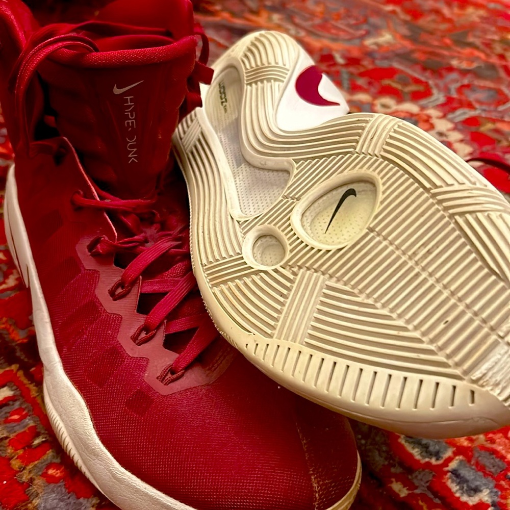 Nike Hyperdunk 
Size: 12 
Color: Maroon
Function: High Top Basketball Shoe